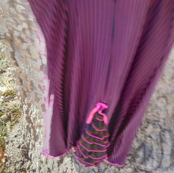 ⬇️ Price Drop!⬇️ Tarea by Rue 21 Chemise in size 36B - Picture 3 of 4